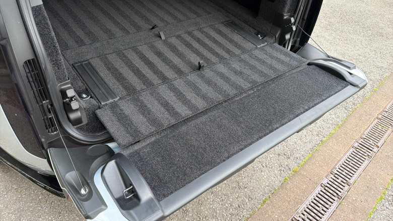 Land Rover Range Rover 4.4 P615 V8 SV 4dr Auto Petrol Estate